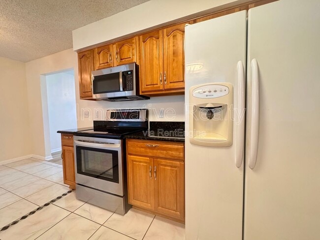 Building Photo - 1005 Bradford Dr