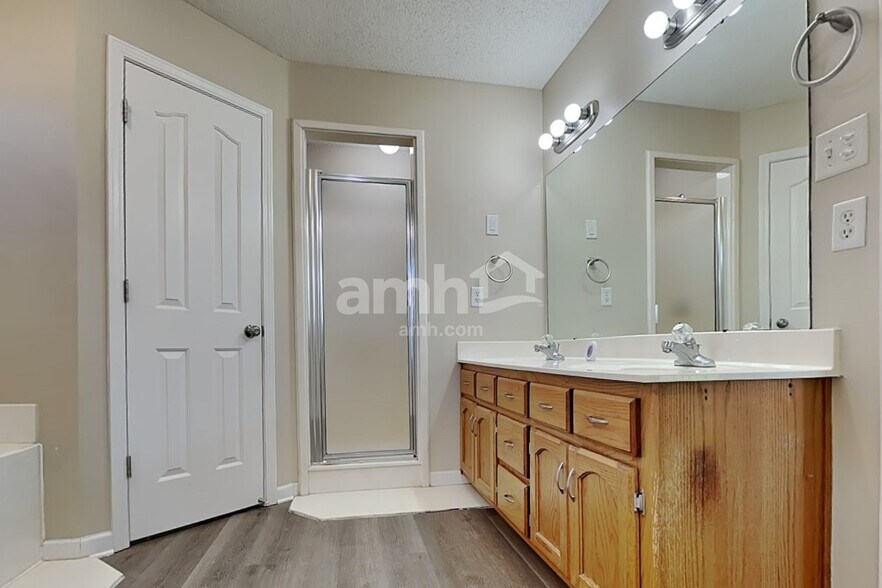 Building Photo - 13148 Braybourne Pky