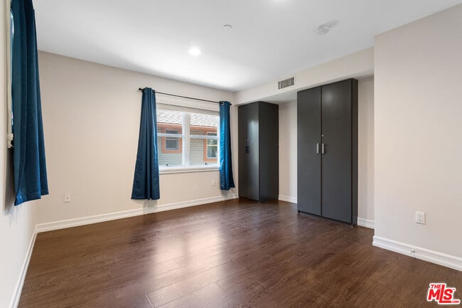 Building Photo - 2317 Scarff St