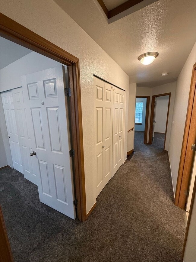 Building Photo - 4 bedroom townhome in Alicia Meadows with $500.00 off February rent if moved in by January end!