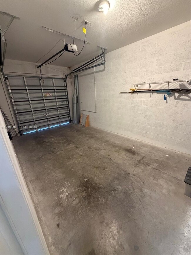 Building Photo - 20715 NE 10th Ct