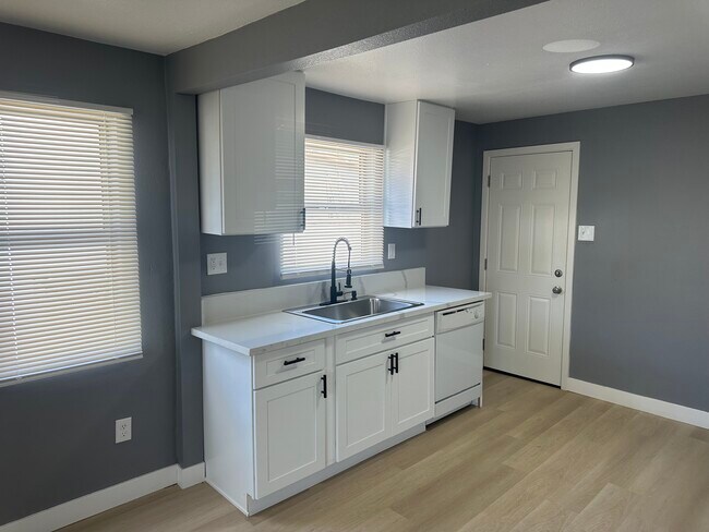 Building Photo - SMRSB