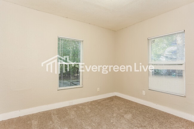 Building Photo - 808 Westbrook Rd