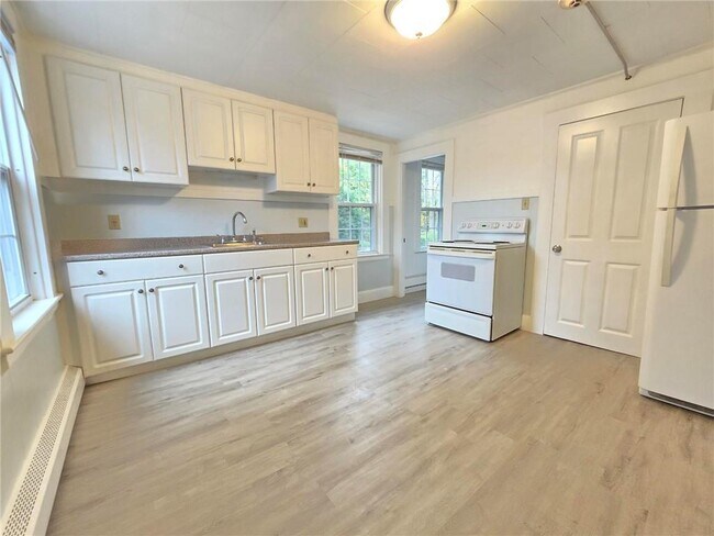 Building Photo - 186 Beach St