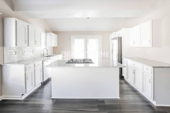 Building Photo - 18709 E 10th Terrace Ct N