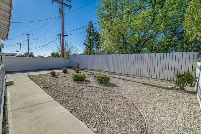 Building Photo - Charming 3-Bedroom Home for Rent in La Crescenta!