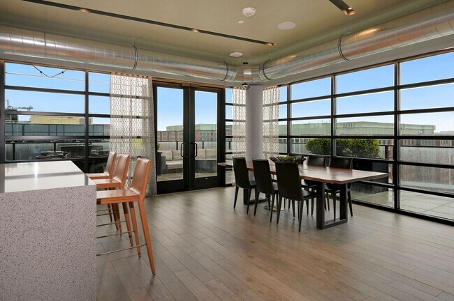 Building Photo - One Month Free For A Lease Start by 8/3! 6...