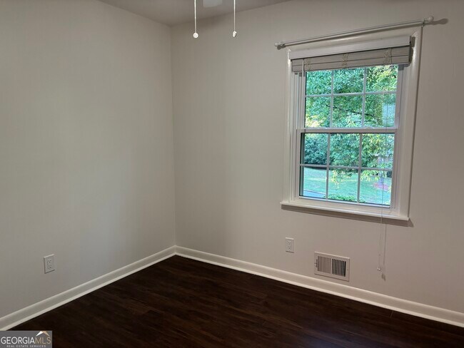 Building Photo - 126 Azalea Dr
