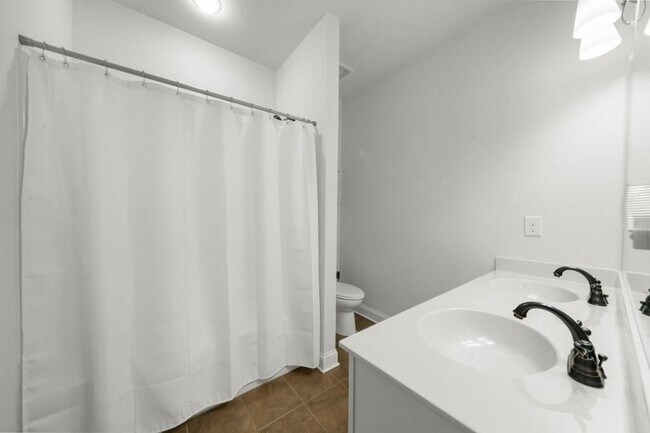 Building Photo - 410 Rose Garden Ln