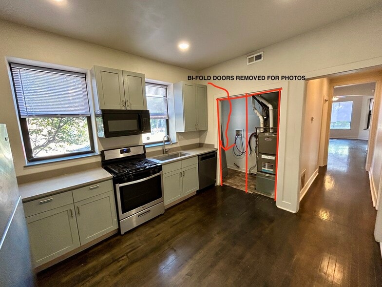 Building Photo - 3400 W Evergreen Ave