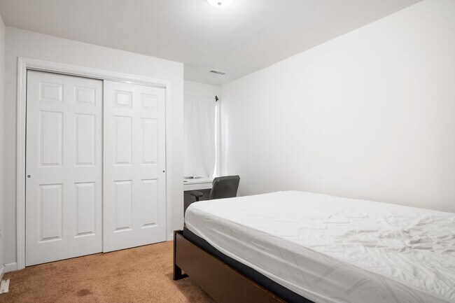 Building Photo - 1313 Giles Rd