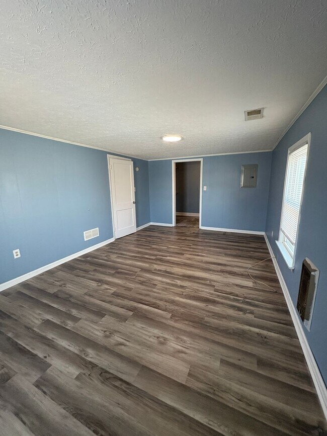 Building Photo - 1303 Collett Ln