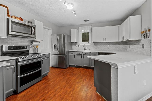 Building Photo - 2202 Barton Springs Dr