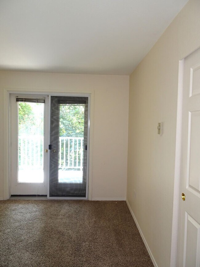Building Photo - Modern 2-Bedroom Condo in Bellevue’s Merce...
