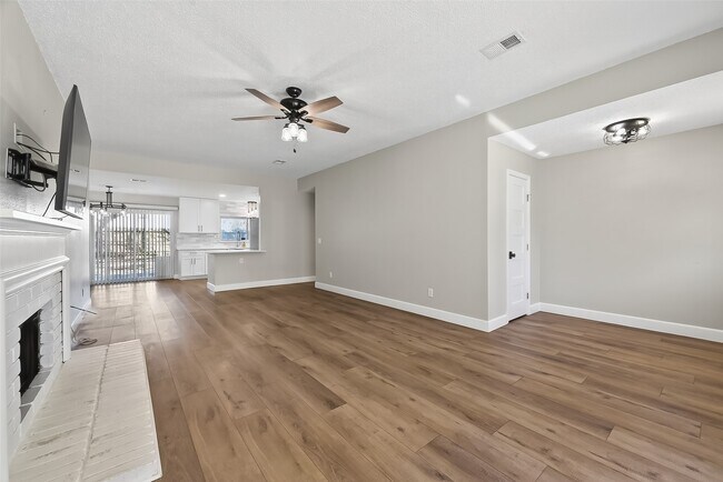 Building Photo - 21234 Park Willow Dr