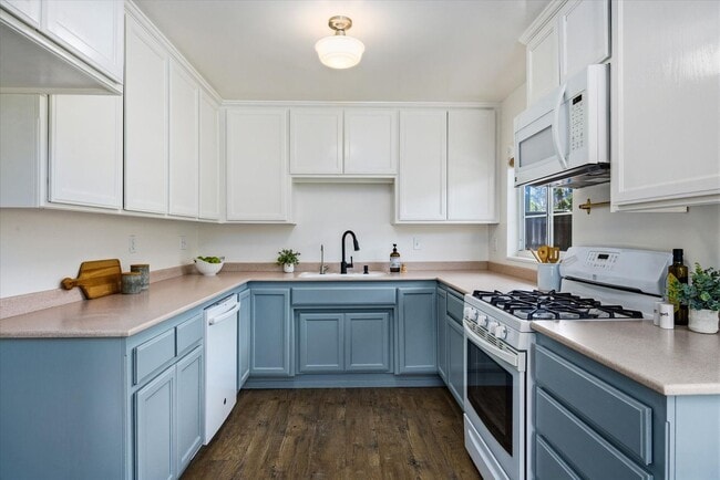 Building Photo - 191 Del Sur Way