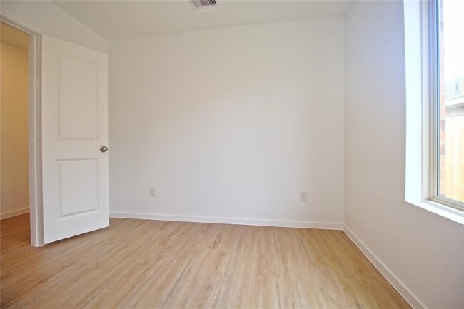 Building Photo - 3218 Elm Br Dr