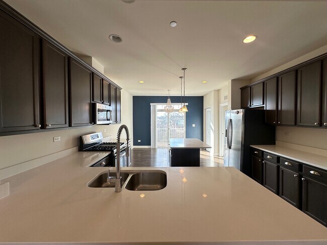 Building Photo - 1423 N Charles Ave