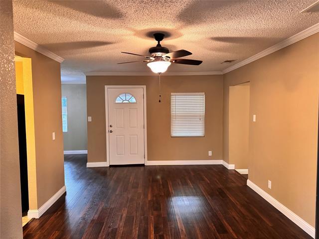 Building Photo - 912 Iowa St