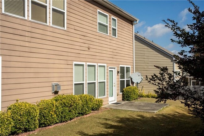 Building Photo - 2279 White Alder Dr NE