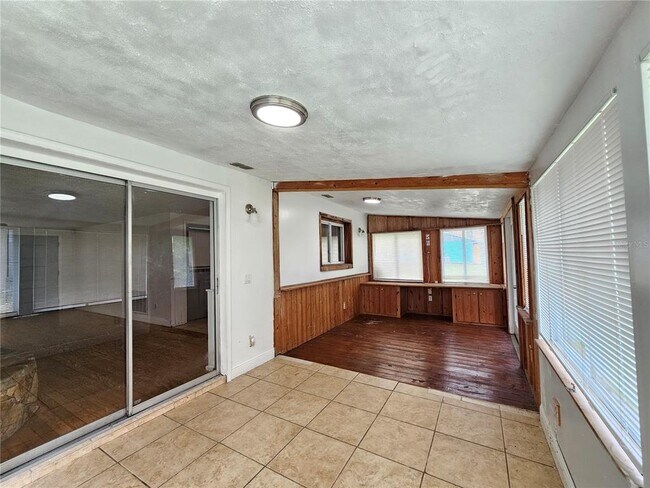 Building Photo - 15812 Sea Pines Dr