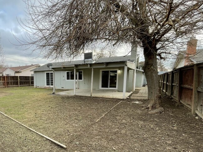 Building Photo - 4525 Brookfield Dr