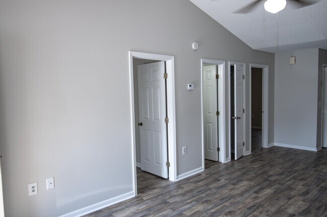 Building Photo - 140 Lanier Dr