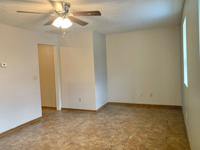 Building Photo - 347 E Market St