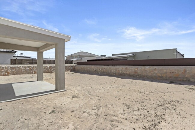 Building Photo - 4-Bed, 3.5-Bath Home in 79928