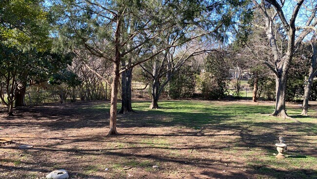 Building Photo - Availability Coming Soon on a Cute Two bedroom Rental Close to TCU