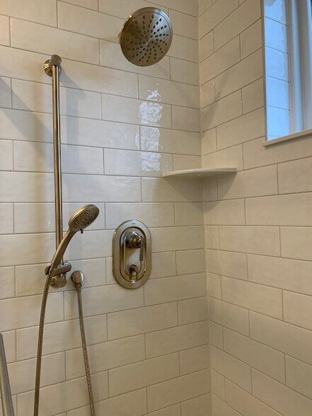 Building Photo - 2451 Thurman Ave