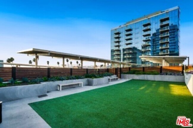 Building Photo - 3545 Wilshire Blvd