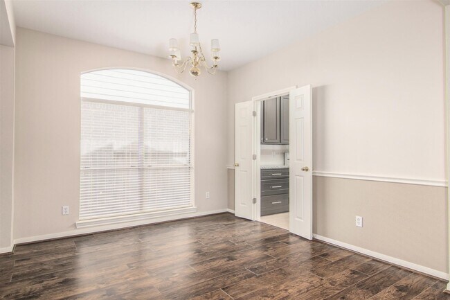 Building Photo - 5231 Summerside Dr