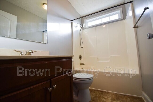 Building Photo - 131 Flag Ln