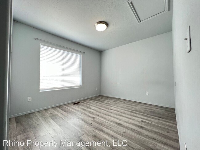 Building Photo - 3 br, 2.5 bath House - 2926 S Sefton Dr