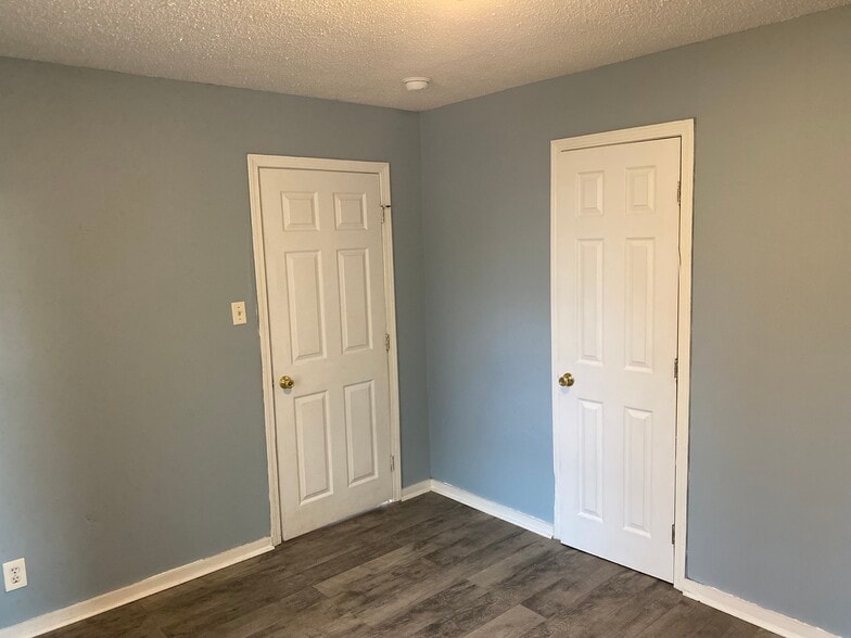 Building Photo - 1321 Davis St