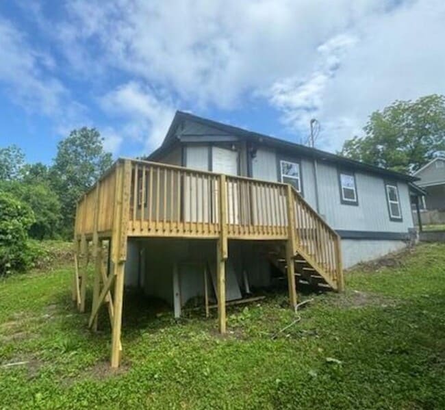Building Photo - Newly Renovated 3 Bedroom Home