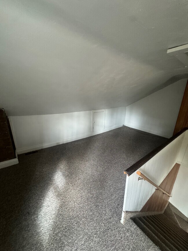 Building Photo - 1 Cabin St