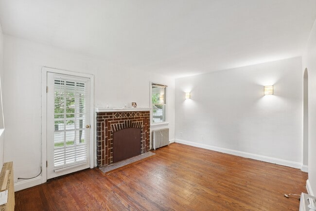 Building Photo - 4811 Calvert Rd