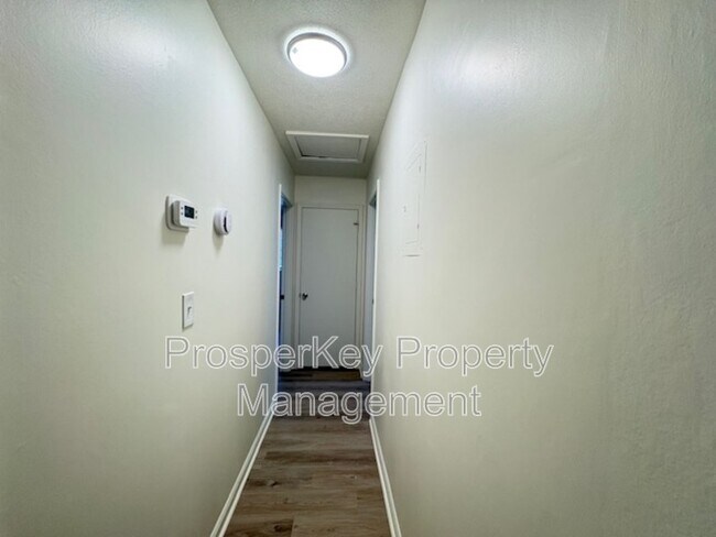 Building Photo - 1732 Melody Dr