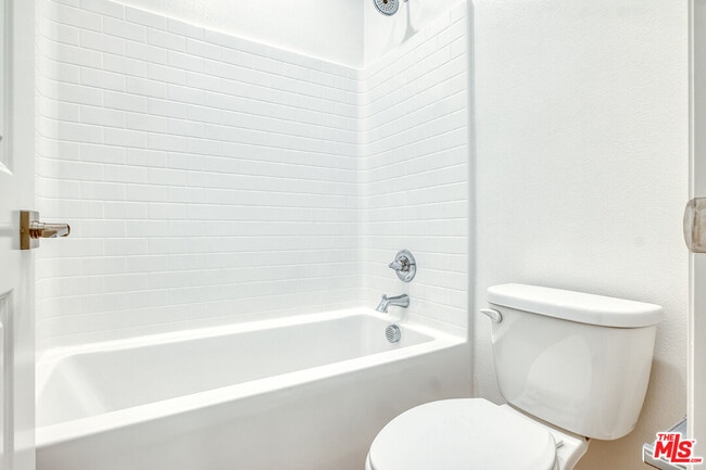 Building Photo - 5603 Kate Way