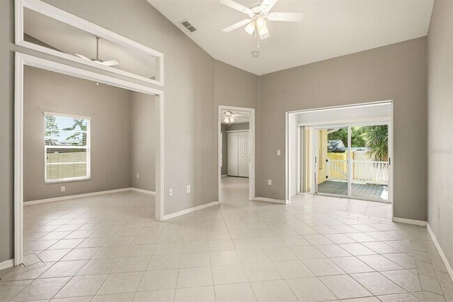 Building Photo - 406 S Bayview Blvd