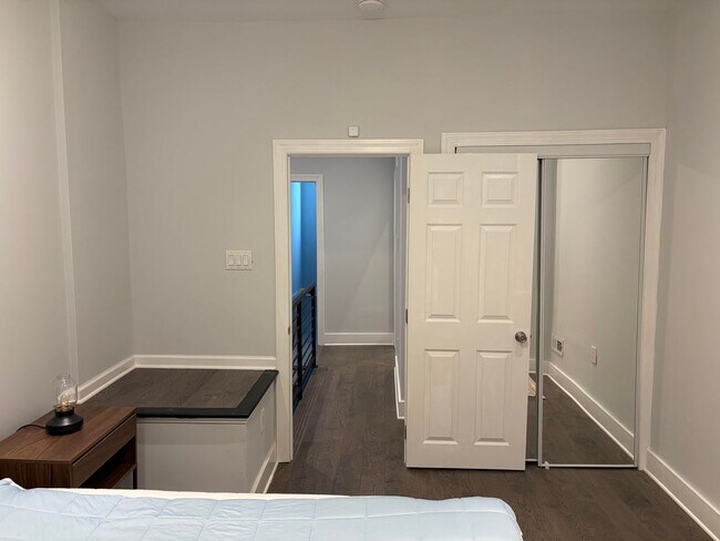 Building Photo - Modern 2- Story Townhome with Fenced in Back Yard