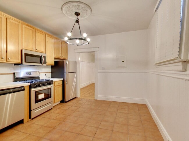 Building Photo - 617 Natoma St