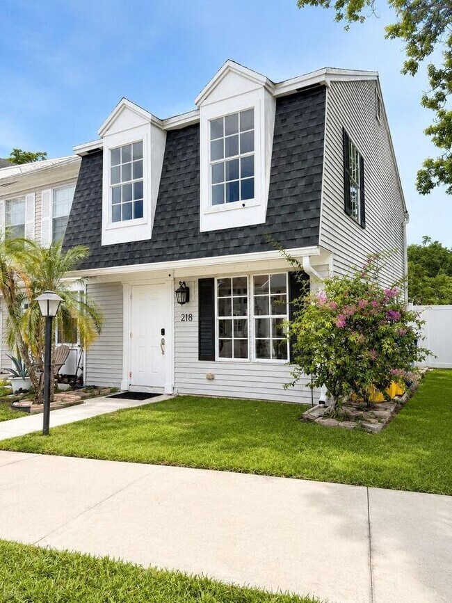 Building Photo - 218 Old English Dr