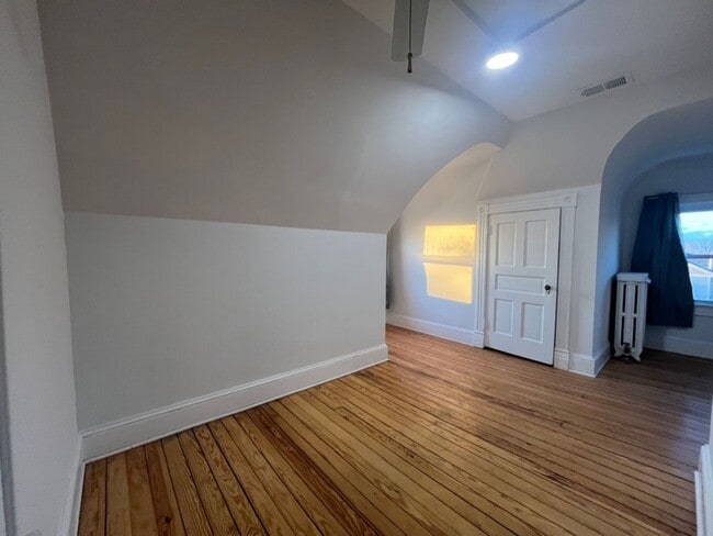 Building Photo - Brookland Grand 4917 sqft 8bd 3.5bth Home | Huge Front Porch | Large Back Yard