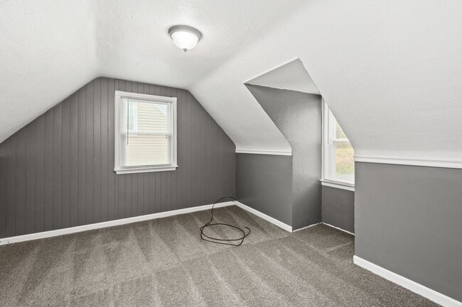 Building Photo - Stunning 2 bedroom home in North Versaille...