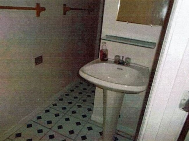 Building Photo - 1507 Farrar Dr