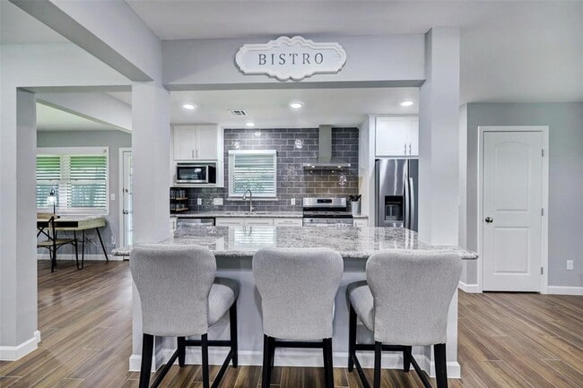 Building Photo - 7926 Ridgeview Dr