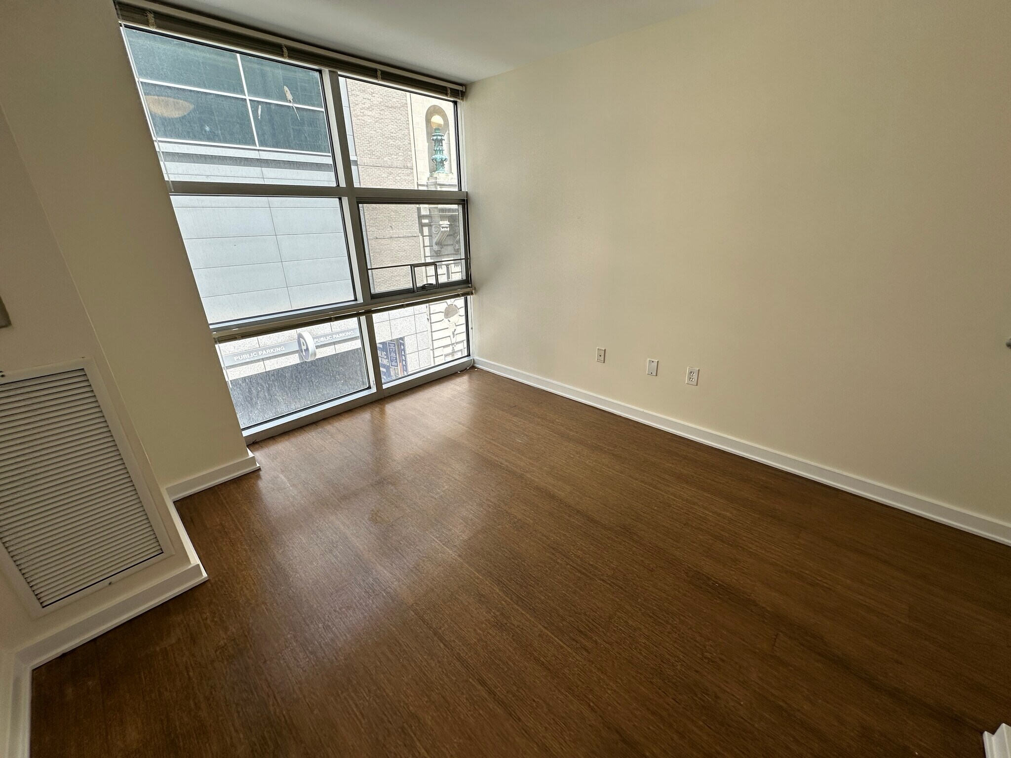 Building Photo - 32 Boylston St